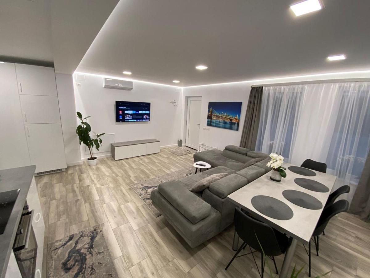 Lora Studio Apartment Suceava Luaran gambar