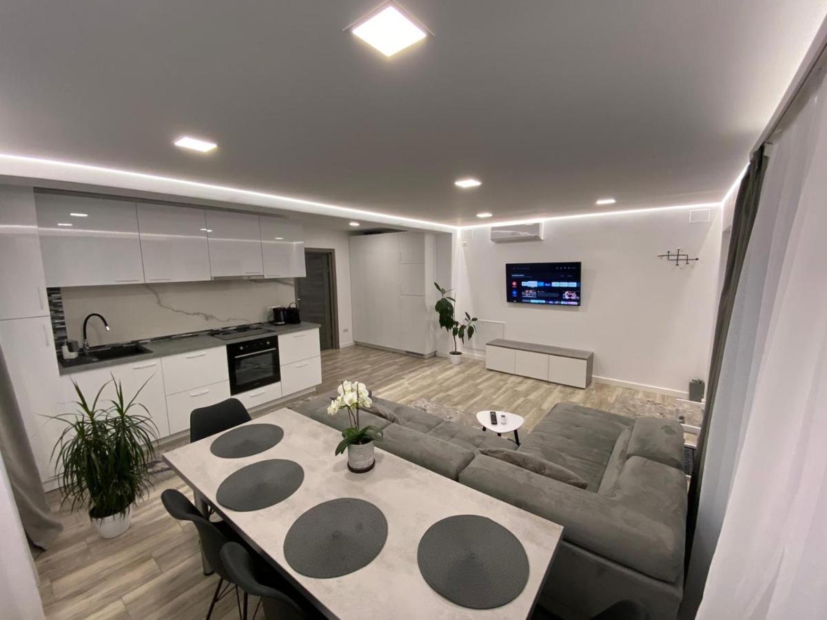 Lora Studio Apartment Suceava Luaran gambar