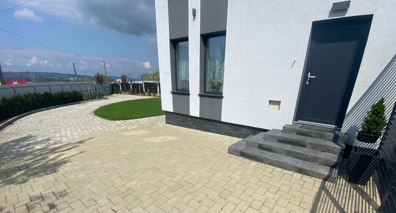 Lora Studio Apartment Suceava Luaran gambar